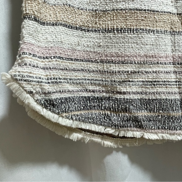 W5 Woven Blouse - Picture 4 of 4